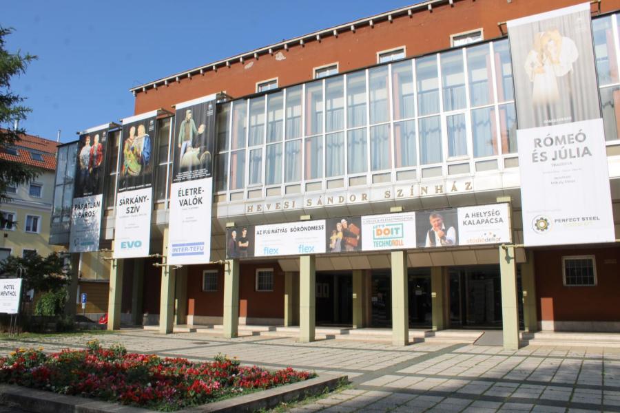 Jtkonykodott a sznhz trsulata