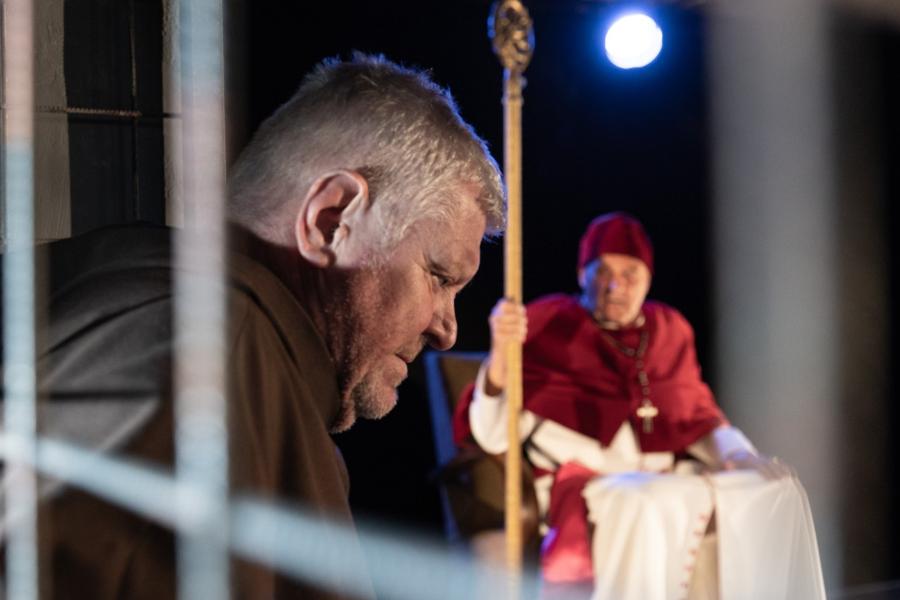 Az utols utni jszaka - Inkbb a mglyahall, mint a megalkuvs